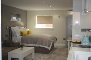 Cama ou camas em um quarto em Frinton Escapes