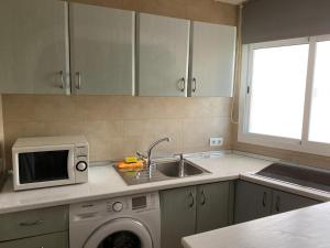 Kuchyň nebo kuchyňský kout v ubytování Apartamentos SOL y PLAYA Torremolinos