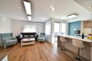 Kuchyň nebo kuchyňský kout v ubytování Apartmani Rudius
