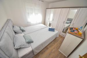 Postel nebo postele na pokoji v ubytování Apartmani Rudius