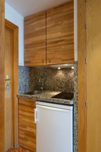 Kuchyň nebo kuchyňský kout v ubytování Hotel Apartamentos Bajondillo