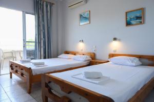 Postel nebo postele na pokoji v ubytování Giorgos Apartments Sea View