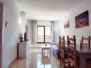 Część wypoczynkowa w obiekcie Apartamento Ronda IV - Los Boliches