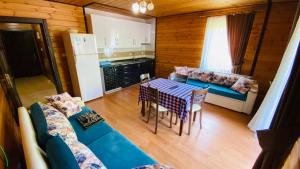 Кухня или мини-кухня в Kaya Residence
