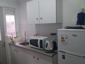 Kuchyň nebo kuchyňský kout v ubytování Casa Cómoda en La Cruz Quillota
