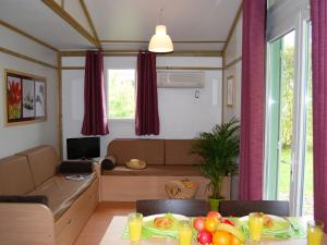 Gallery image of Detached chalet with dishwasher, on the banks of the Lot in Castelmoron-sur-Lot