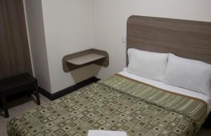 Tlaxcala de XicohténcatlにあるHotel Winn Comfortのホテルルーム ベッド1台付