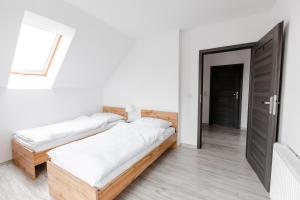 Tempat tidur dalam kamar di Pokoje Gościnne TOPOLA