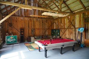 a room with a pool table in a barn at Agroturystyka Witoldówka in Perlejewo