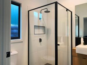 a bathroom with a shower, sink, and toilet at BIG4 Yarra Valley Park Lane Holiday Park in Healesville