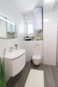 Łazienka w obiekcie Apartments Medulin - Orijeta