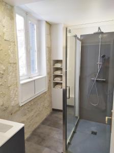Kylpyhuone majoituspaikassa Le Huis Clos