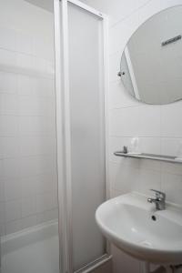 Koupelna v ubytování B&B HOTEL UNIVERSITY BRNO