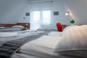 Łóżko lub łóżka w pokoju w obiekcie Willa JanDor