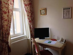a desk with a computer on it with a window at Hotel Adler in Rudolstadt