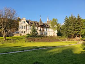 Gallery image of Pałac Ławica- spływy Przełomem Bardzkim in Kłodzko +106 photos