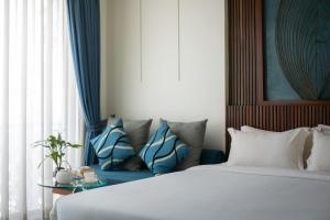 Voodi või voodid majutusasutuse HARI Residence & Spa toas