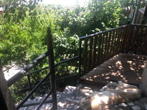 una escalera de madera con una valla y algunos arbustos en Master's House Dayan, en Ereván