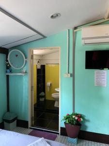 a room with a bathroom with a toilet at Meephawa Resort in Amphawa +137 photos