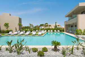 Bazén v ubytování Atlantica Amalthia Beach Hotel - Adults Only nebo v jeho okolí
