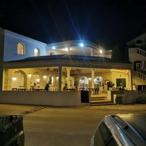 Budova, kde se vila nachází