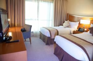 Кровать или кровати в номере Grand Bellevue Hotel Apartment Dubai
