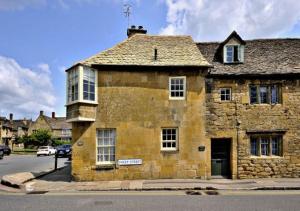 an old stone building on the side of a street at Thornton in Chipping Campden