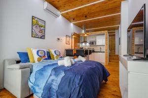 Televízia a/alebo spoločenská miestnosť v ubytovaní Apartamento de diseño centro Sevilla. WiFi/AC