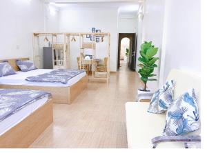 Postel nebo postele na pokoji v ubytování Xoài Xanh Hostel & Villa + 37 fotografií