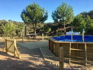 Bazén v ubytovaní Finca Valle Corchoso alebo v jeho blízkosti