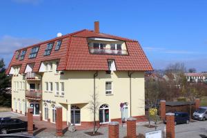 a large white building with a red roof at Ferienwohnung am Schloss in Ueckermünde