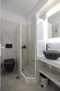 Ένα μπάνιο στο simos luxury apartments