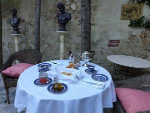 Restoran või mõni muu söögikoht majutusasutuses Casa San Roque
