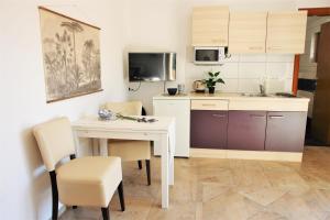 Kuchyň nebo kuchyňský kout v ubytování Iva Apartmani
