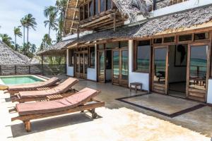 Bazén v ubytování Palafitta Zanzibar nebo v jeho okolí