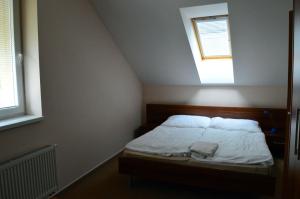 Postel nebo postele na pokoji v ubytování Apartmán G4 v Tatranskej Štrbe - Apartmánový dom Golem