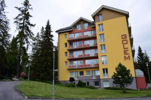Budova, kde se apartmán nachází