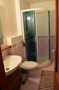 Koupelna v ubytování Apartmán G4 v Tatranskej Štrbe - Apartmánový dom Golem