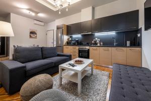 Kuchyň nebo kuchyňský kout v ubytování Modern 5BD Apartment in the Heart of Athens