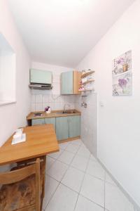 Kuchyňa alebo kuchynka v ubytovaní Apartment Bilberry
