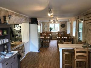 Barlow Country Club - Mill Farm Cottages 레스토랑 또는 맛집