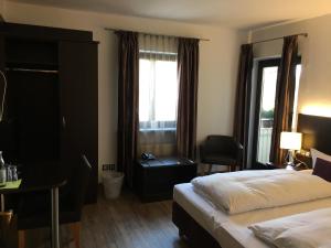 Postel nebo postele na pokoji v ubytování Hotel Seeluna am Klostersee