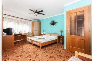 Postel nebo postele na pokoji v ubytování Depandance Hotel u Crlíků + 37 fotografií