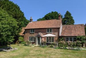 a brick house with a red roof at Evergreen in Bransgore