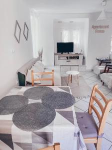 TV a/nebo společenská místnost v ubytování Apartment Estera