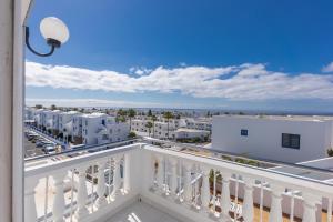 A balcony or terrace at Apartamentos Corona Mar Még 37 kép