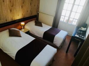 Postel nebo postele na pokoji v ubytování Le Cheval Blanc