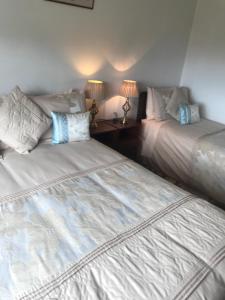 מיטה או מיטות בחדר ב-Marguerite's B&B