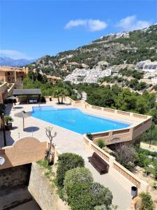 The swimming pool at or close to Atico con Impresionantes Vistas