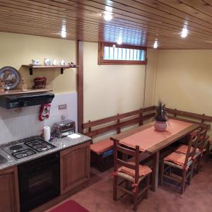 Kuchyň nebo kuchyňský kout v ubytování Casa Chiantishire